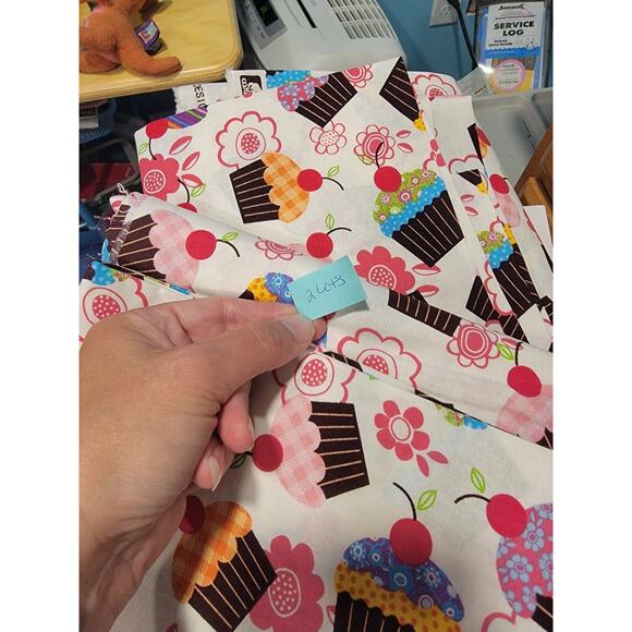 CUPCAKE GALORE White COTTON FABRIC 2 YARDS Sewing Quilting New - Picture 6 of 6